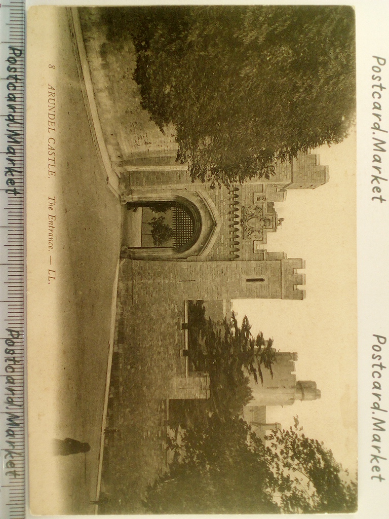 /UK/UK_place_19xx_ARUNDEL CASTLE. The Entrance.jpg